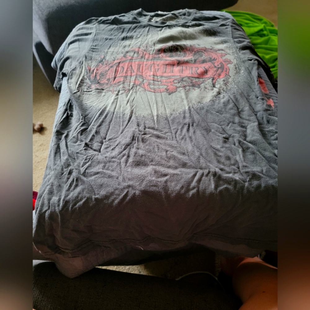 Women's small Daughtry concert shirt. From 2008, good condition,